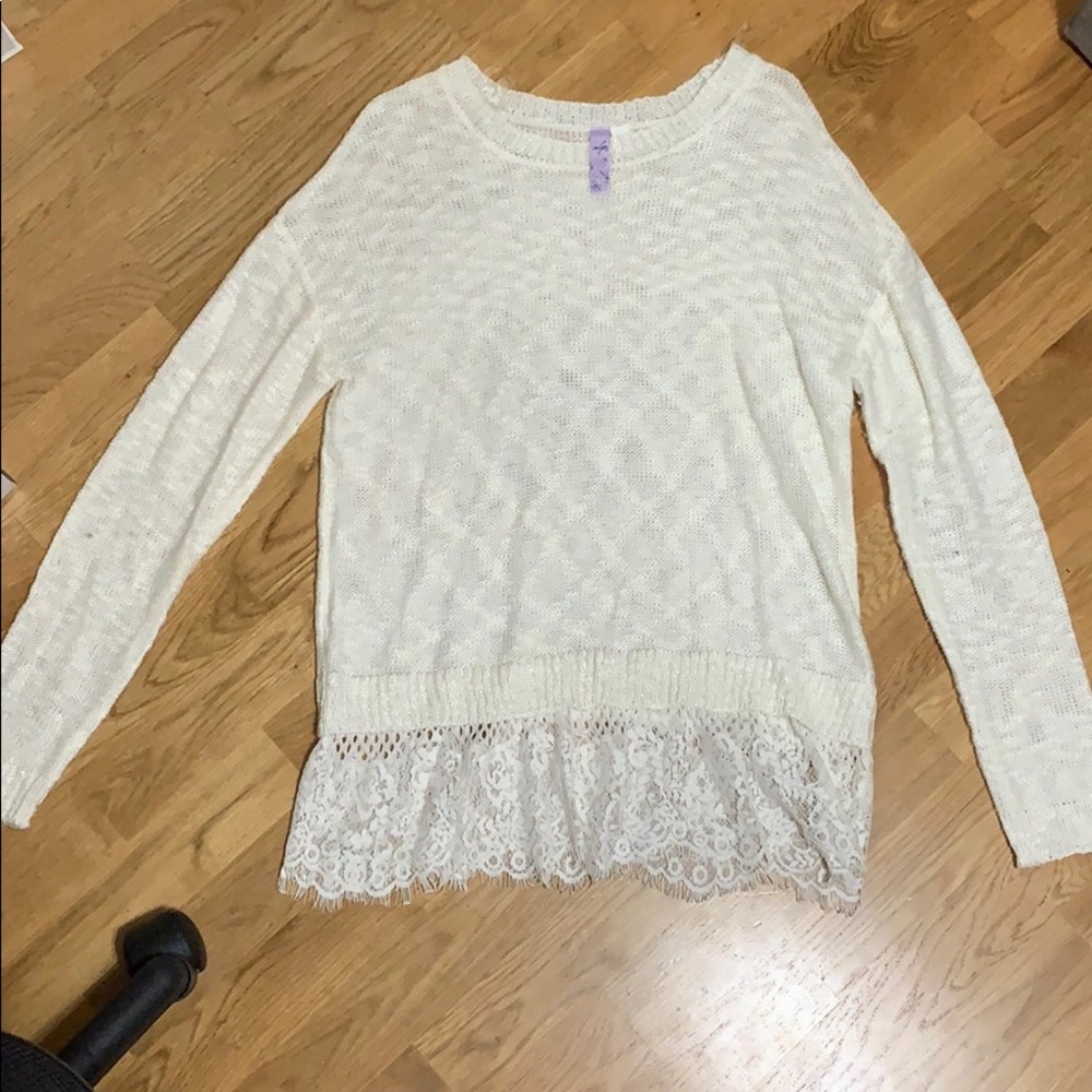 White knife sweater